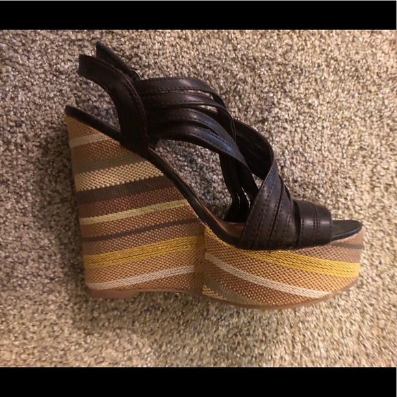 Strapped wedges - Picture 1 of 2